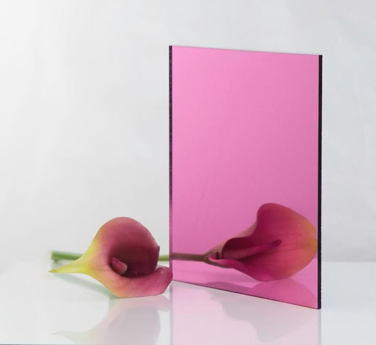 Soft pink tinted glass sheets displayed in a modern UAE showroom with clean lighting AlinTethar Glass